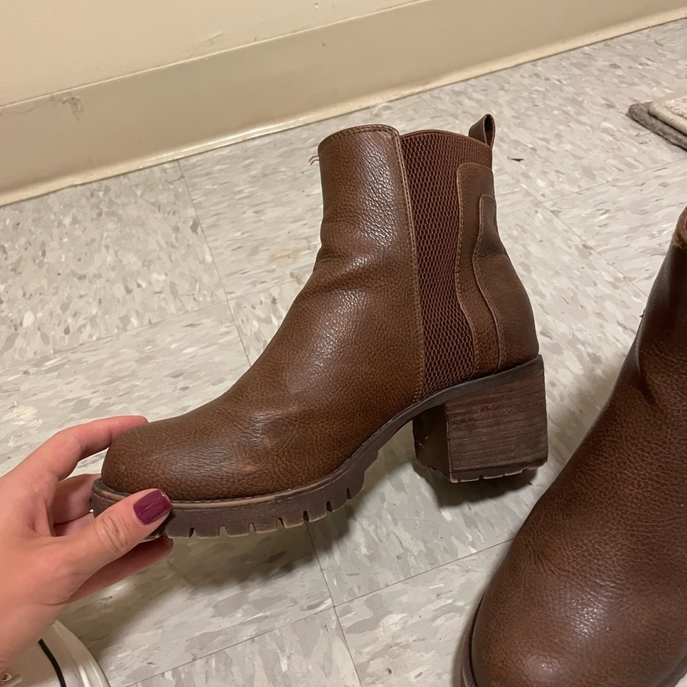 COLTEN CHELSEA BOOT